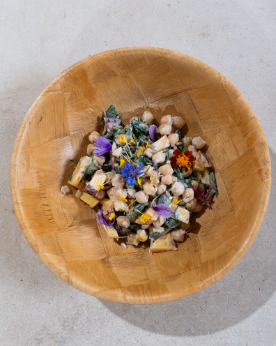 Read more about the article Salada fresca de grão-de-bico com nectarina e hortelã